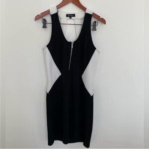 Lily Morgan Black and White Sleeveless
1/4 Zip up Dress Size L